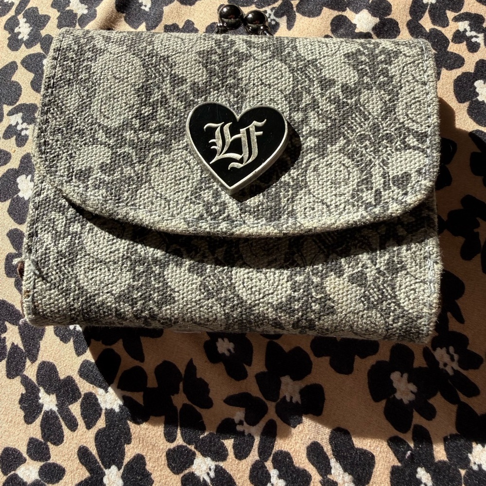 Loungefly Black Heart-Emblem Women's Wallet